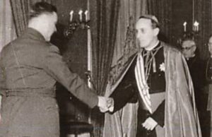 Алојзије Степинац (десно) са поглавником НДХ Антом Павелићем Фото: commons.wikimedia.org, en.wikipedia.org
