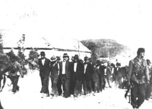 Ustaše odvode Srbe na Baniji 1942.