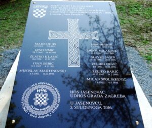 Ustaški poklič zabranjen, ali ostaje na tabli u Jasenovcu