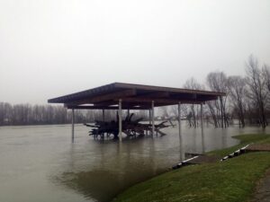 Посланик у Народној скупштини Републике Српске Дарко Бањац изјавио је данас у Доњој Градини да је "Tопола ужаса" причвршћена и заштићена правовременом реакцијом руководства и запослених те јавне установе.
