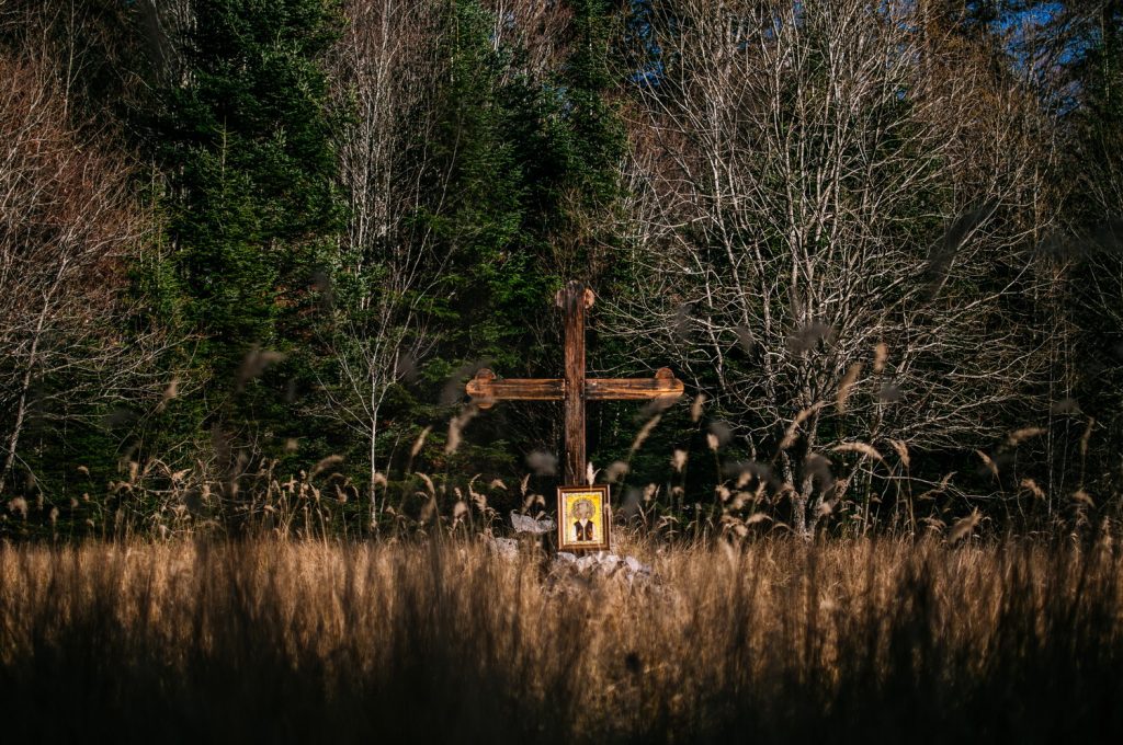 Časni krst na mjestu nekadašnjeg logora Jadovno, podignut 2012. godine. FOTO: Nikola Zajc.