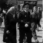 Милан Басташић са мајком Евицом, Загреб, 1. мај 1954. године