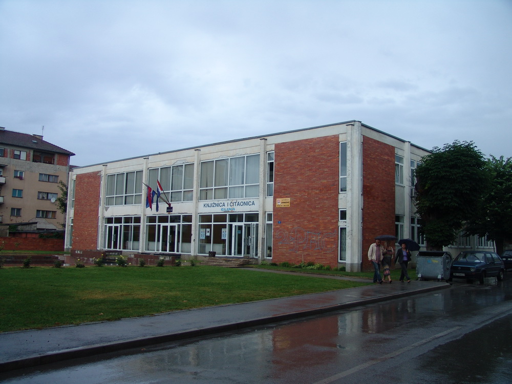 Glina-Hrvatski-dom.jpg