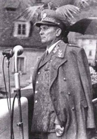 Tito_govori_na_Kongresnom_trgu_u_Ljubljani.jpg