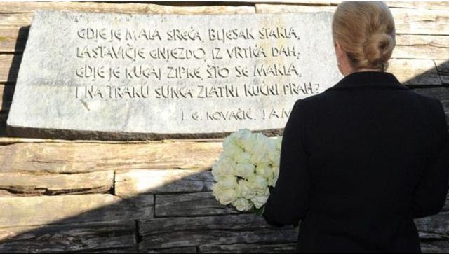 Kolinda_Grabar_Kitarovic_u_Jasenovcu.jpg