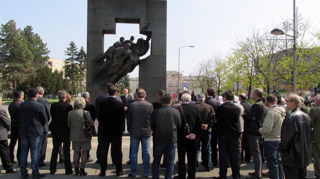 Polaganje_vijenaca_u_Bijeljini.jpg