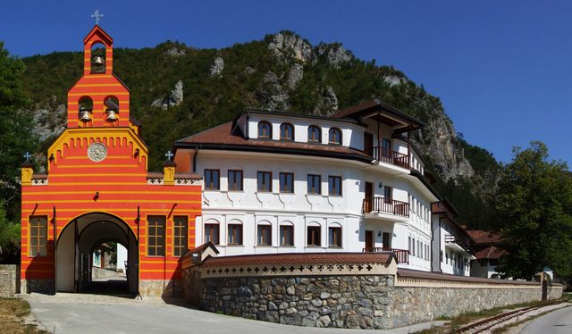 Manastir_Dobrun.jpg