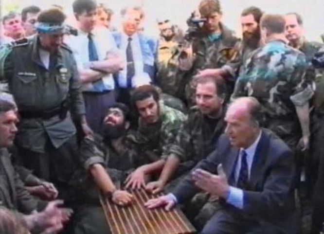 Alija_Izetbegovic_sa_vodjama_odreda_El.jpg