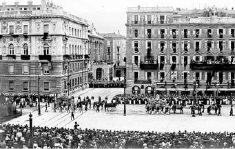 Povorka s posmrtnim ostacima Franje Ferdinanda i Sofije, Trst, 2. jul 1914.