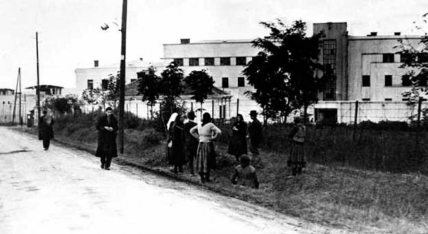 Породице ишчекују вести о ухапшенима, новембра 1944. године