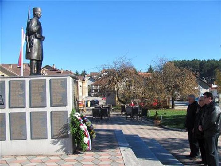 Положени вијенци на споменик солунским добровољцима
