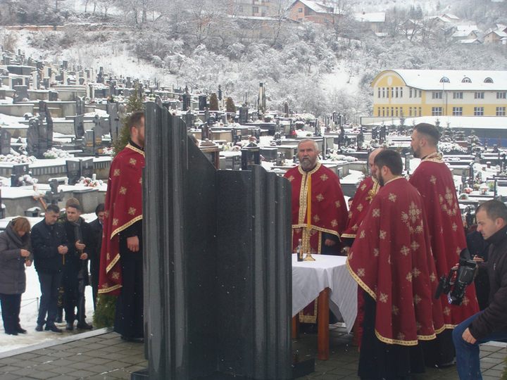 U kapeli Svetog apostola Marka na pravoslavnom groblju u Mrkonjić Gradu danas je služen parastos za 181 srpskog civila i vojnika ubijenog u odbrambeno-otadžbinskom ratu, u okviru obilježavanja 4. februara - Dana opštine i 20 godina od povratka stanovništva na svoja ognjišta poslije petomjesečnog izbjeglištva.
