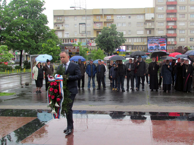 Polaganje vijenaca oslobodiocima grada Bijeljina Foto: SRNA