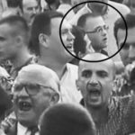 Хасанбеговић на протесту код „џамије” у Загребу 1990.