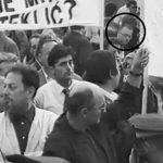 Хасанбеговић на протесту код „џамије” у Загребу 1990.