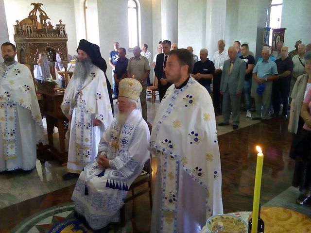 Služenjem Svete arhijerejske liturgije u Manastiru Svetog velikomučenika cara Lazara danas je na Dugoj Njivi kod Modriče počelo obilježene 24 godine od završetka vojne akcije "Koridor", kojom je prekinuta 42 dana duga kopneno-vazdušna blokada zapadnog dijela Republike Srpske i Republike Srpske Krajine.Svetu arhijerejsku liturgiju služi umirovljeni vladika srednjoevropski Konstantin, uz sasluženje sveštenika Eparhije zvorničko-tuzlanske