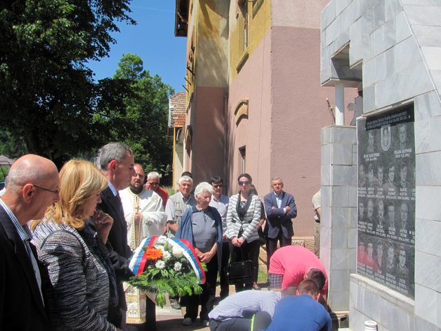 Služen parastos kod spomen-obilježja u naselju Stara Stanica na Palama