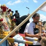 Његово преосвештенство епископ рашко-призренски Теодосије служио је данас на Видовдан парастос косовским јунацима на Газиместану, гдје је велики број косовске полиције обезбјеђивао скуп.