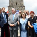 Парастосу на Газиместану присуствовали су принц Александар Карађорђевић и принцеза Катарина, делегације Демократске странке Србије, бројних удружења и представници Одбора из Републике Српске за помоћ Србима на Косову и Метохији.