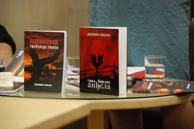 Narodna biblioteka „Ćirilo i Metodije“ Prijedor organizovala je sinoć promociju knjige Radovana Piljka „Jasenovac, tvornica smrti“.