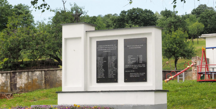 Spomenik „palim borcima i žrtvama fašizma od 1941. do 1945. godine“ u selu Paklenica