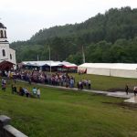 Njegovo preosveštenstvo episkop zvorničko-tuzlanski Hrizostom osveštao je u porti Crkve Svete Trojice u ozrenskom selu Tumare u Federaciji BiH spomen-kapelu na kojoj su uklesana imena 670 poginulih boraca i civila iz proteklog odbrambeno-otadžbinskog rata sa područja Ozrena i Vozuće.
