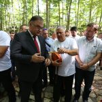 Парастос над Шарановом јамом