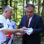 Парастос над Шарановом јамом