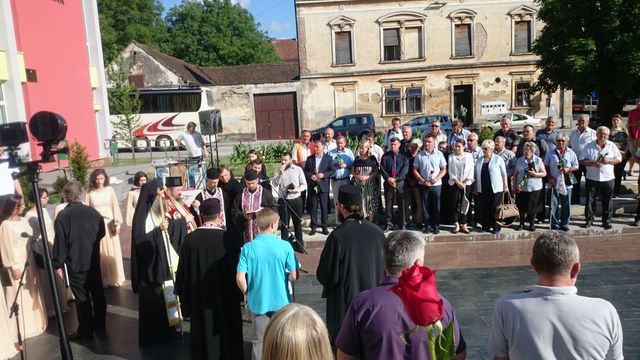 Srpsko narodno vijeće i Antifašistička liga Hrvatske odali su pijetet Srbima iz Gline i sela nekadašnjeg kotara Vrginmost povodom 75 godina od ustaških zločina koji su počinjeni u Crkvi Rođenja Presvete Bogorodice u Glini