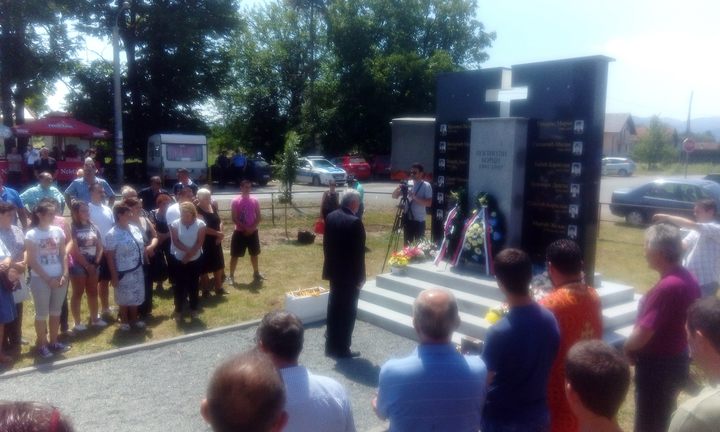 Predsjednik Boračke organizacije Republike Srpske Milomir Savčić prisustvovao otkrivanju spomenika za 12 poginulih boraca Vojske Republike Srpske u Donjim Podgradcima kod Gradiške