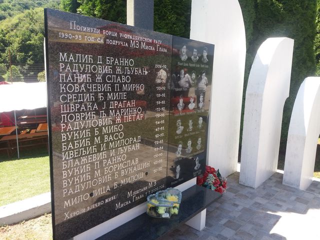 U Miskoj Glavi kod Prijedora danas je povodom Ivanjdana služen parastos i položeni vijenci na spomenik borcima odbrambeno-otadžbinskog rata, spomen-ploču borcima NOR-a i groblje žrtava fašističkog terora.