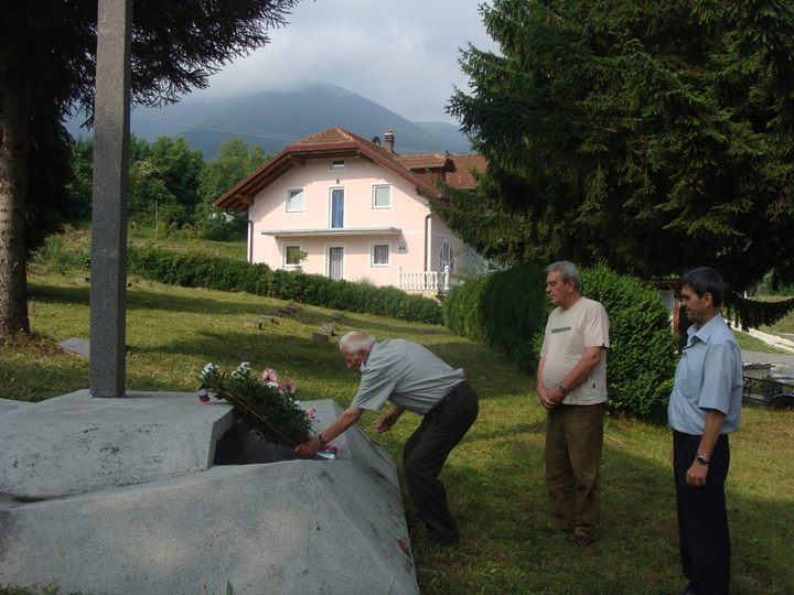 Predstavnici SUBNOR-a opštine Mrkonjić Grad danas su, povodom Dana ustanka naroda BiH protiv fašizma, položili vijence na spomen-obilježje stradalim partizanima na Kasimovcu na Partizanskom groblju