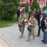 Чланови Удружења ветерана Првог /Јахоринског/ одреда бригаде Специјалне полиције МУП-а Републике Српске положили су цвијеће и вијенце на Централно спомен-обиљежје погинулим припадницима Војске Републике Српске, те на Кушићев гроб у Јахоринском потоку
