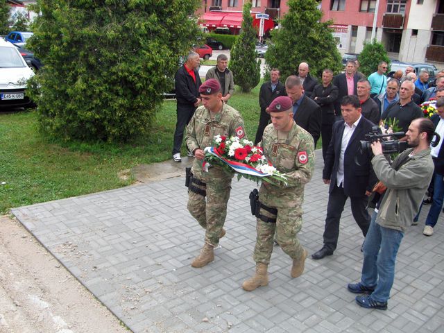 Članovi Udruženja veterana Prvog /Jahorinskog/ odreda brigade Specijalne policije MUP-a Republike Srpske položili su cvijeće i vijence na Centralno spomen-obilježje poginulim pripadnicima Vojske Republike Srpske, te na Kušićev grob u Jahorinskom potoku