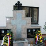 У Горњем Забрђу код Угљевика данас је одржан скуп свих учесника рата из овог насеља и положени вијенци на Спомен-обиљежју за четири погинула саборца и једну цивилну жтртву одбрамбено-отаџбинског рата.