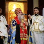 Njegovo preosveštenstvo episkop zvorničko-tuzlanski Hrizostom osveštao je u porti Crkve Svete Trojice u ozrenskom selu Tumare u Federaciji BiH spomen-kapelu na kojoj su uklesana imena 670 poginulih boraca i civila iz proteklog odbrambeno-otadžbinskog rata sa područja Ozrena i Vozuće