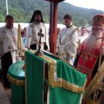 Njegovo preosveštenstvo episkop zvorničko-tuzlanski Hrizostom osveštao je u porti Crkve Svete Trojice u ozrenskom selu Tumare u Federaciji BiH spomen-kapelu na kojoj su uklesana imena 670 poginulih boraca i civila iz proteklog odbrambeno-otadžbinskog rata sa područja Ozrena i Vozuće.