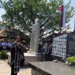 На Залазју код Сребренице данас је служен парастос код спомен-костурница страдалима у два посљедња рата, прислужене свијеће за покој душа 69 погинулих на данашњи дан 1992. године и положено цвијеће на спомен-обиљежје поводом 24 године oд трагичног Петровдана и великог српског страдања у сребреничкој општини, злочина који није кажњен Фото: СРНА
