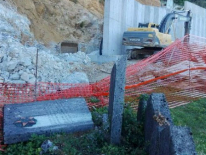 Karlovac: Na Jevrejskom groblju uništen spomenik antifašistima (Foto: Novi list)