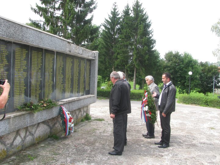 Polaganjem vijenaca na spomen kosturnicu u Parku boraca Romanije, u opštini Sokolac danas je obilježeno 75 godina od prvog oslobođenja ove opštine u Drugom svjetskom ratu