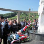 Полагање вијенаца на Спомен-костурницу на Новом гробљу у Бањалуци.