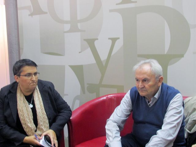 На Међународном сајму књига у Београду данас је промовисана књига "Свједочим злочин над злочинима" новинара Мире Лолић Мочевић, у којој је објављено 12 потресних свједочанстава о страдању дјеце у логорима Независне Државе Хрватске /НДХ/