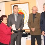Предсједник Предсједништва Борачке организације Републике Српске Душко Милетић уручио је у Модричи одликовања породицама 28 погинулих српских бораца са подручја добојске регије које је предсједник Српске Милорад Додик постхумно одликовао Медаљом заслуга за народ