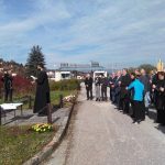 У кругу фабрике "Фамос" Коран на Палама данас је, парастосом и полагањем вијенаца и цвијећа на спомен-обиљежје, одата почаст за 28 радника овог предузећа који су као борци Војске Републике Српске погинули у протеклом одбрамбено-отаџбинском рату