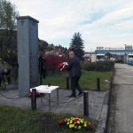 У кругу фабрике "Фамос" Коран на Палама данас је, парастосом и полагањем вијенаца и цвијећа на спомен-обиљежје, одата почаст за 28 радника овог предузећа који су као борци Војске Републике Српске погинули у протеклом одбрамбено-отаџбинском рату