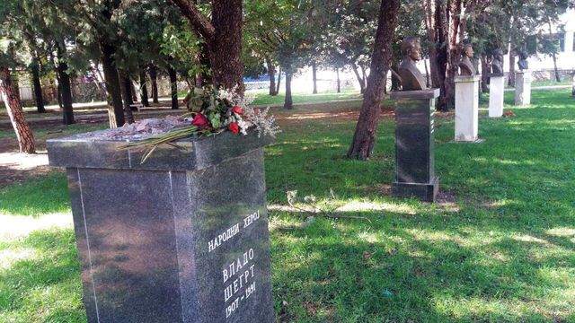 Bista narodnog heroja Vlade Šegrta ukradena je tokom noći iz gradskog parka u Trebinju