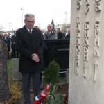 Министар рада и борачко-инвалидске заштите Републике Српске Миленко Савановић и генерални конзул Србије у Бањалуци Владимир Николић данас су на бањалучком гробљу "Свети Пантелија" положили вијенац код Споменика жртвама велеиздајничког процеса, поводом обиљежавања Дана примирја у Првом свјетском рату