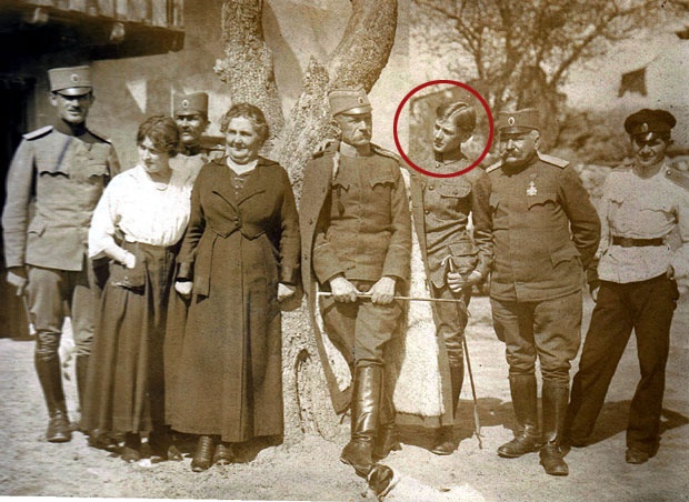 Vojvoda Živojin Mišić sa porodicom 1918. godine (sin Vojislav, rođen 1902. godine, zaokružen na slici)