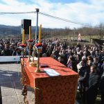 Код Спомен-костурнице у Дракулићу служен је парастос за 2.300 Срба које су у само једном дану прије 75 година поклале усташе у овом бањалучком насељу, као и оближњим мјестима Мотике, Шарговац и руднику Раковац.