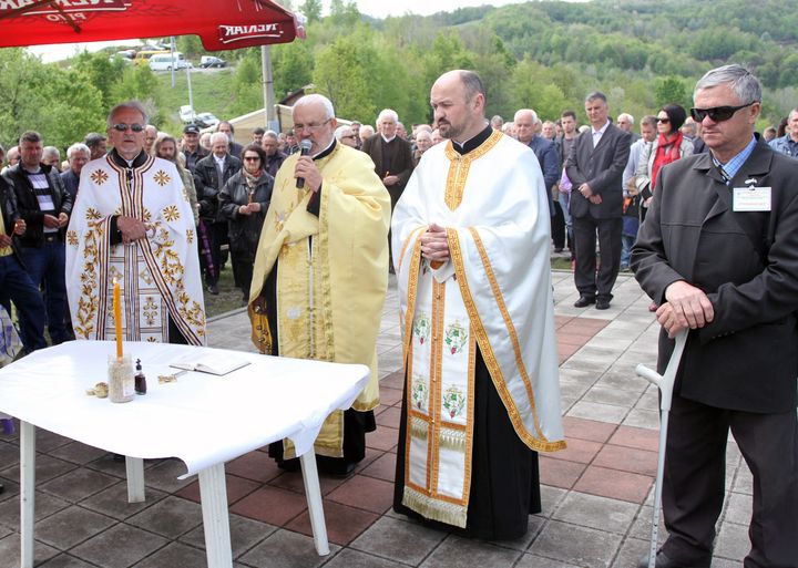 Služenjem parastosa i polaganjem vijenaca na spomen-obilježje u banjalučkom naselju Bijeli Potok, danas je obilježeno 75 godina od stradanja 54 Srba u Drugom svjetskom ratu.